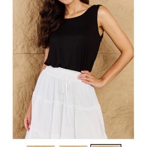 NWT Heimish USA Black Short/Cap Sleeve Top with Keyhole and Cross Back Size: S
